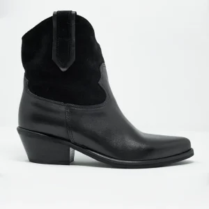 Botas estilo oeste con tacón medio en negro