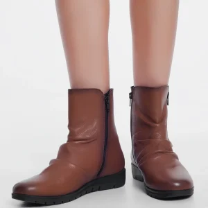 Botines planos de cuero en marron